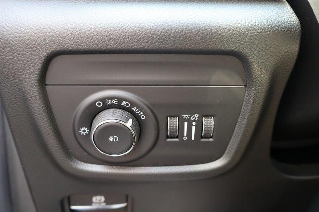 new 2025 Jeep Grand Cherokee car, priced at $50,570
