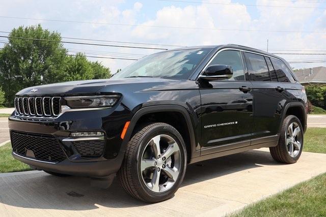 new 2025 Jeep Grand Cherokee car, priced at $50,570