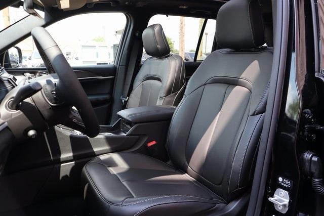 new 2025 Jeep Grand Cherokee car, priced at $50,570