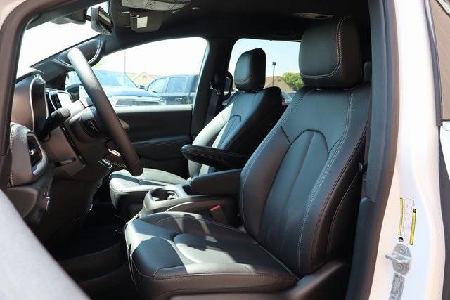 new 2025 Chrysler Pacifica car, priced at $41,347