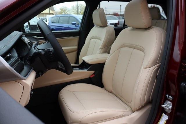 new 2025 Jeep Grand Cherokee car, priced at $48,391