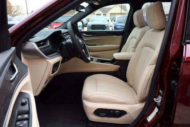 new 2025 Jeep Grand Cherokee car, priced at $48,391