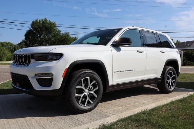 new 2025 Jeep Grand Cherokee car, priced at $42,895