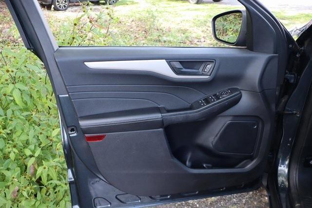 used 2022 Ford Escape car, priced at $20,900