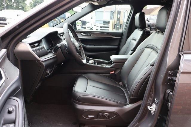 new 2025 Jeep Grand Cherokee car, priced at $43,431