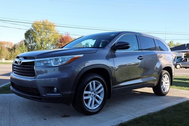 used 2015 Toyota Highlander car, priced at $14,900