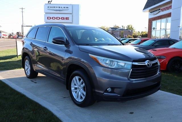 used 2015 Toyota Highlander car, priced at $14,900
