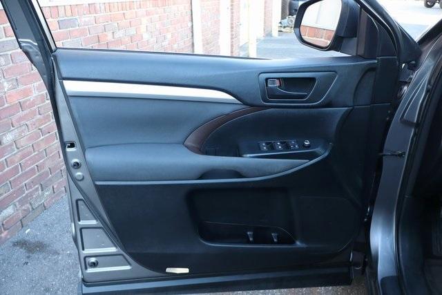 used 2015 Toyota Highlander car, priced at $14,900