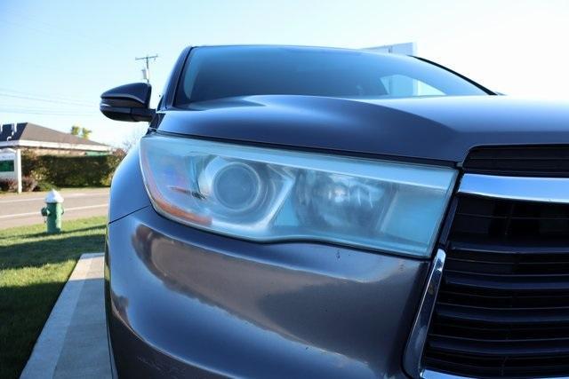 used 2015 Toyota Highlander car, priced at $14,900