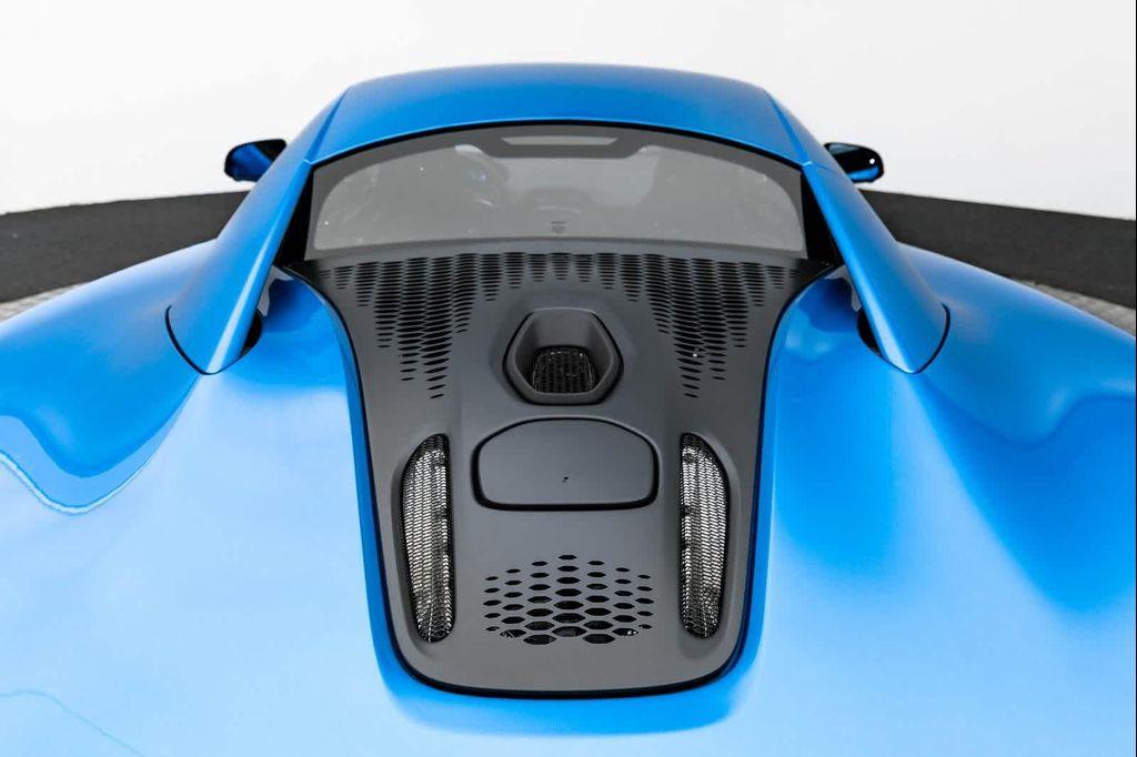 new 2025 McLaren Artura car, priced at $301,158