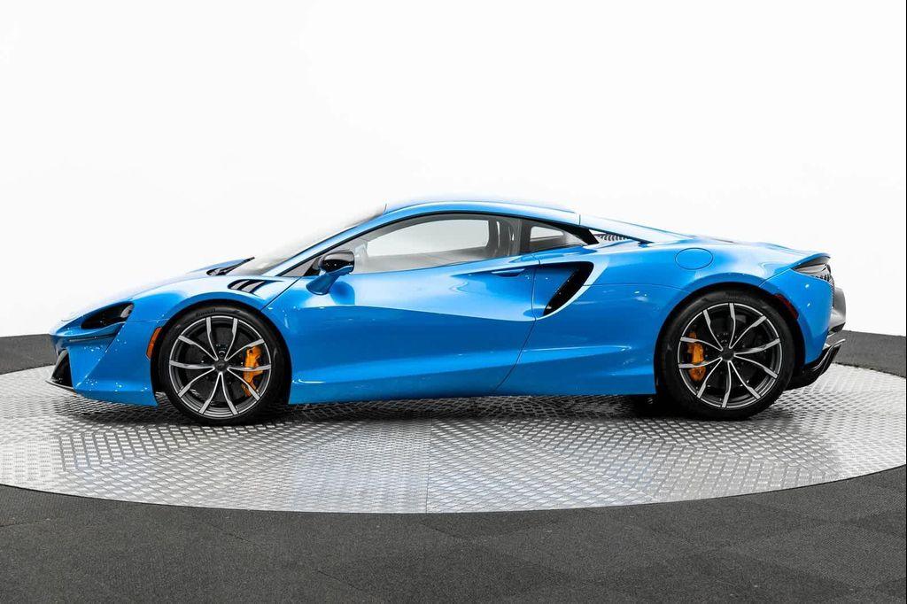 new 2025 McLaren Artura car, priced at $301,158