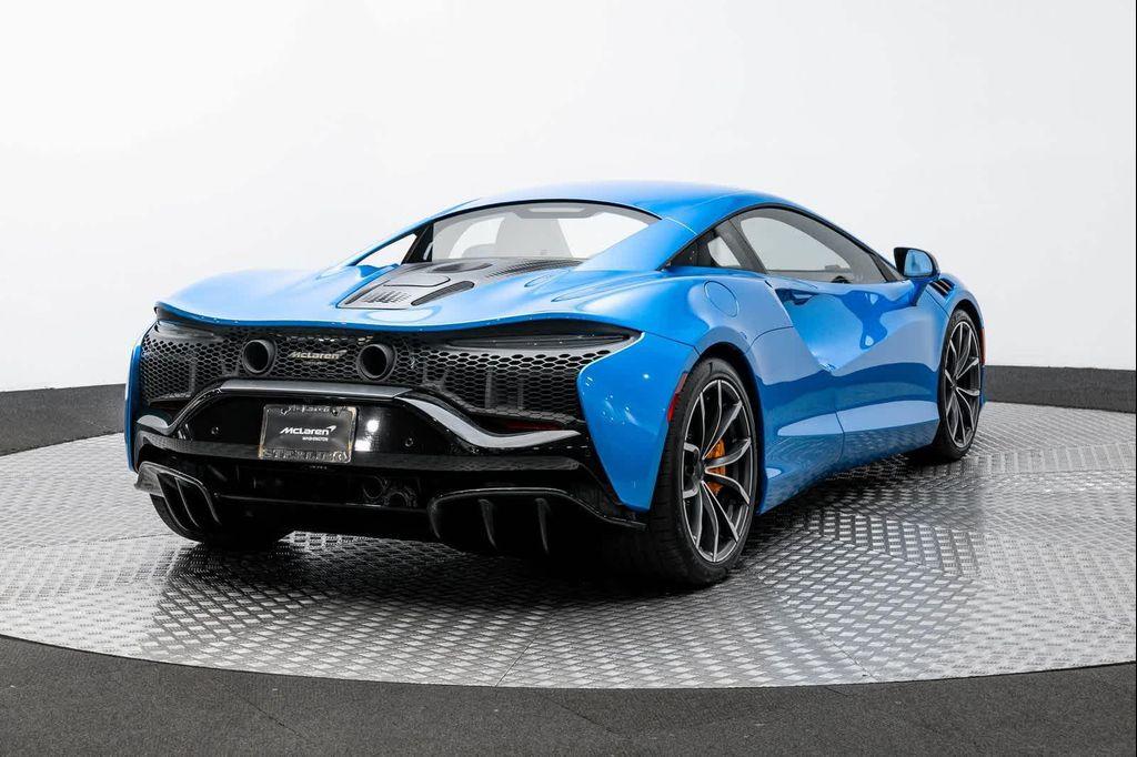 new 2025 McLaren Artura car, priced at $301,158