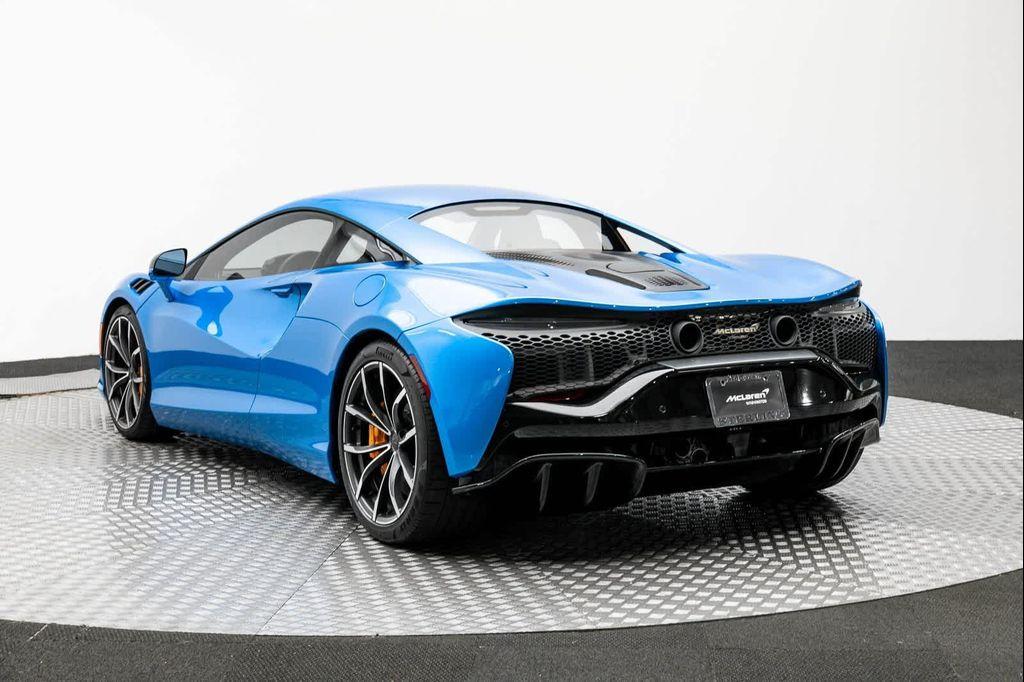new 2025 McLaren Artura car, priced at $301,158