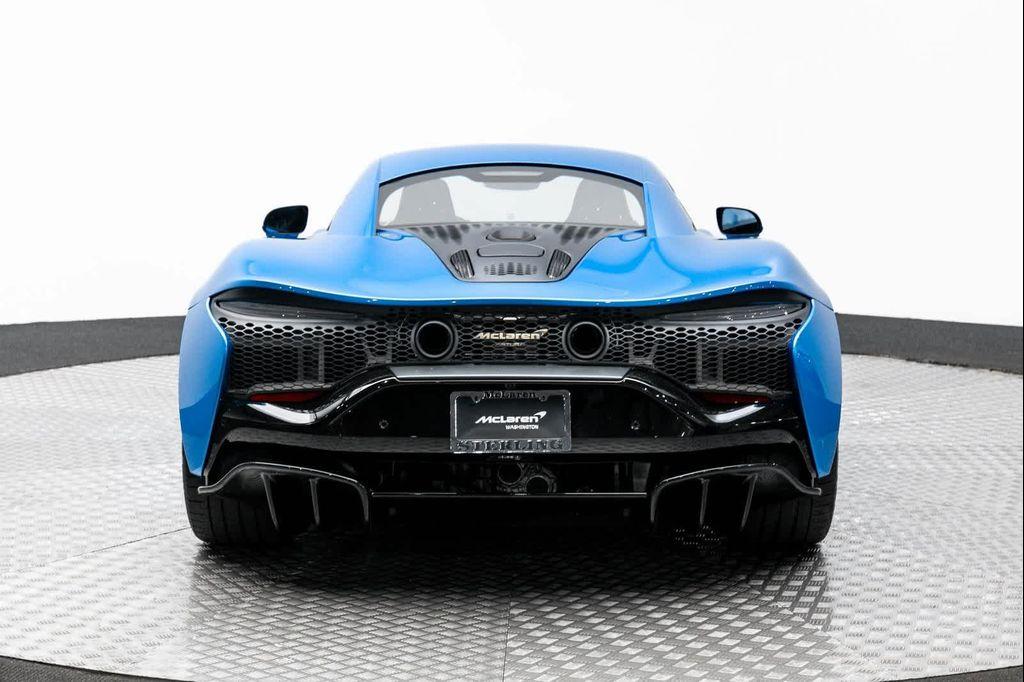 new 2025 McLaren Artura car, priced at $301,158