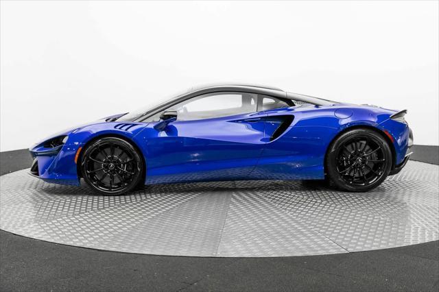 new 2025 McLaren Artura car, priced at $285,818