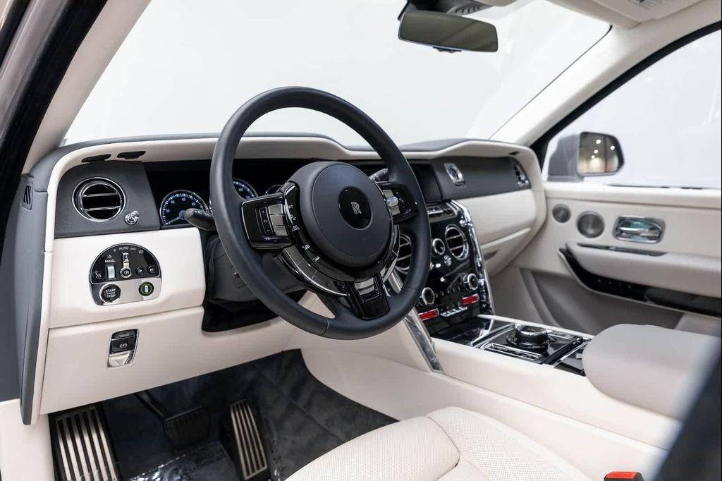 used 2022 Rolls-Royce Cullinan car, priced at $274,995