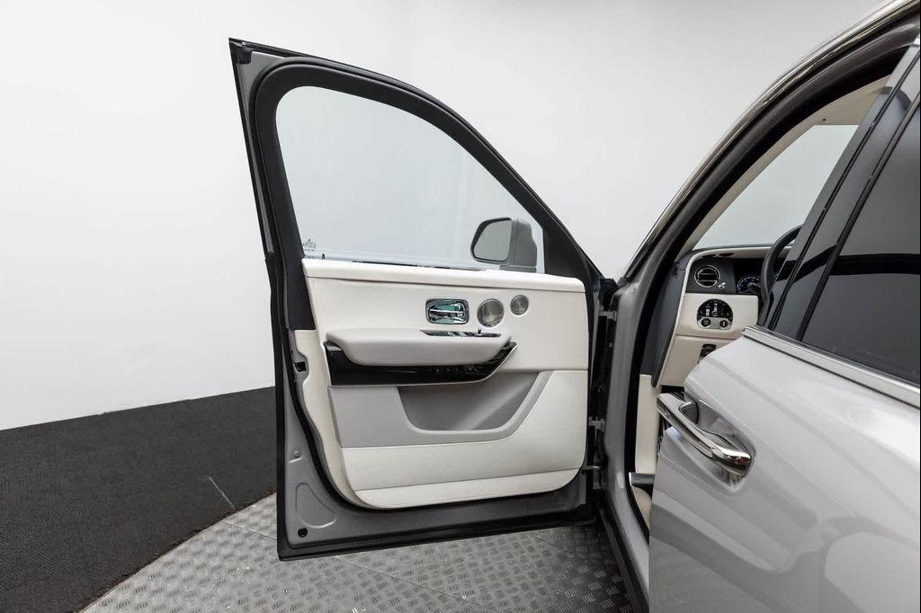 used 2022 Rolls-Royce Cullinan car, priced at $274,995