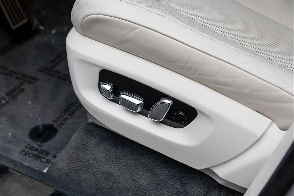 used 2022 Rolls-Royce Cullinan car, priced at $274,995