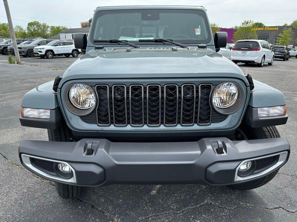 new 2024 Jeep Gladiator car, priced at $41,900