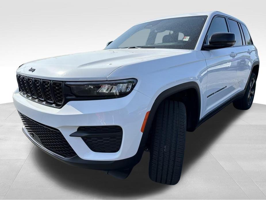 new 2024 Jeep Grand Cherokee car, priced at $43,500