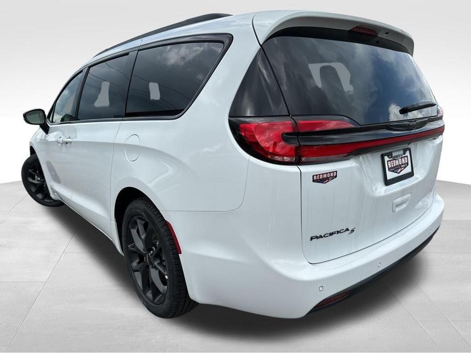 new 2024 Chrysler Pacifica car, priced at $39,800