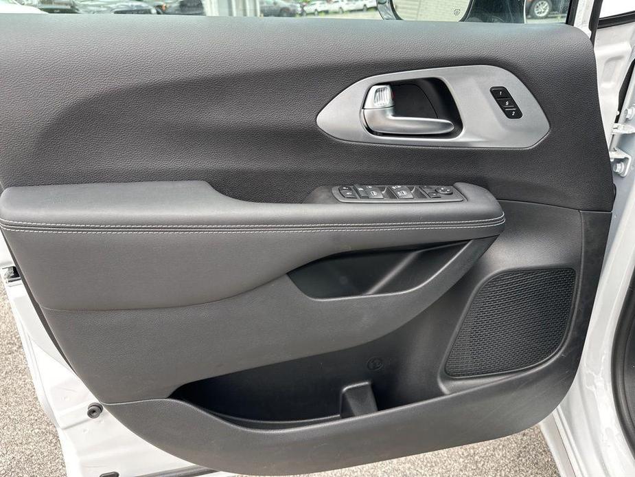 new 2024 Chrysler Pacifica car, priced at $39,800