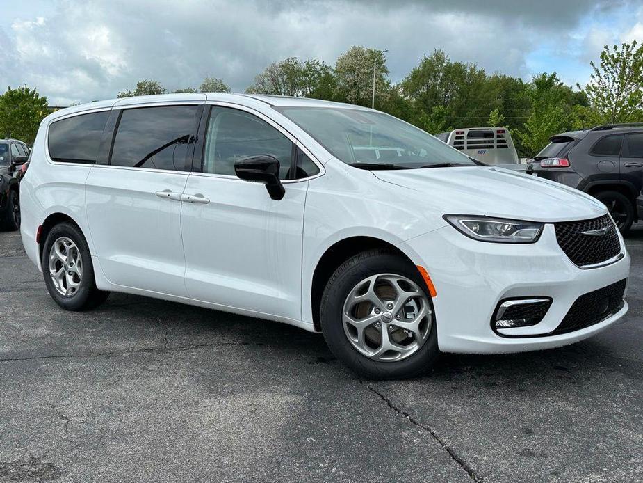 new 2024 Chrysler Pacifica car, priced at $46,250