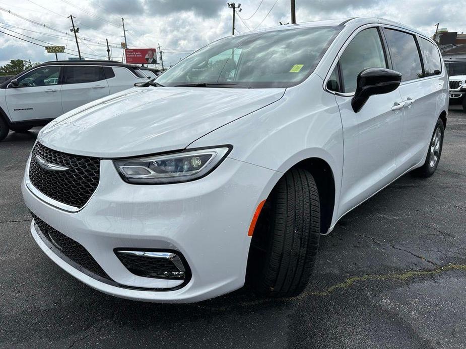 new 2024 Chrysler Pacifica car, priced at $46,250