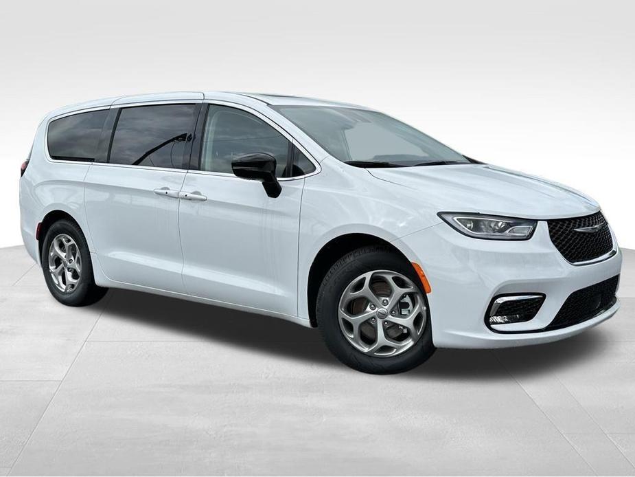 new 2024 Chrysler Pacifica car, priced at $47,750