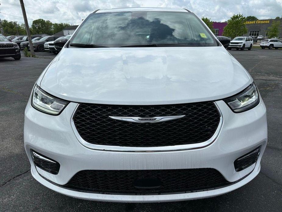 new 2024 Chrysler Pacifica car, priced at $46,250