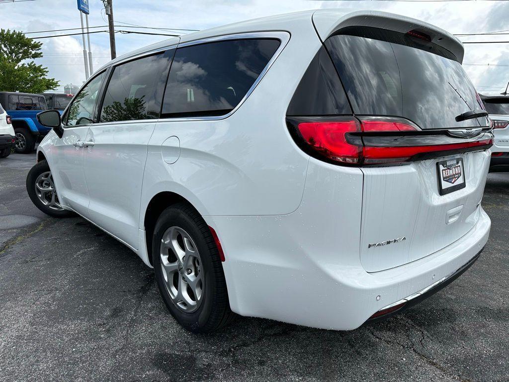 new 2024 Chrysler Pacifica car, priced at $46,250