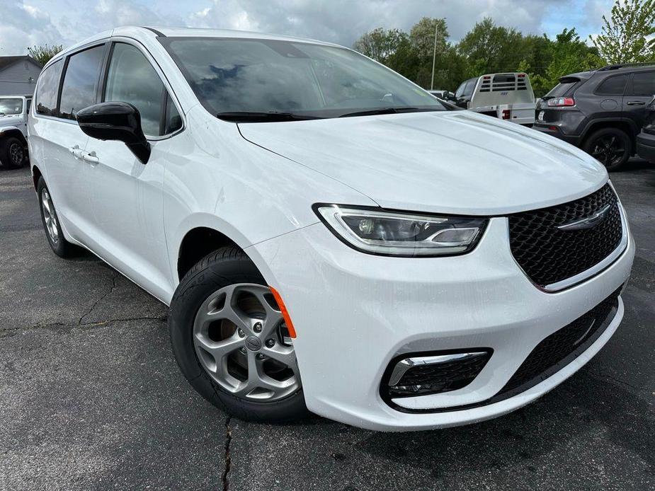 new 2024 Chrysler Pacifica car, priced at $46,250