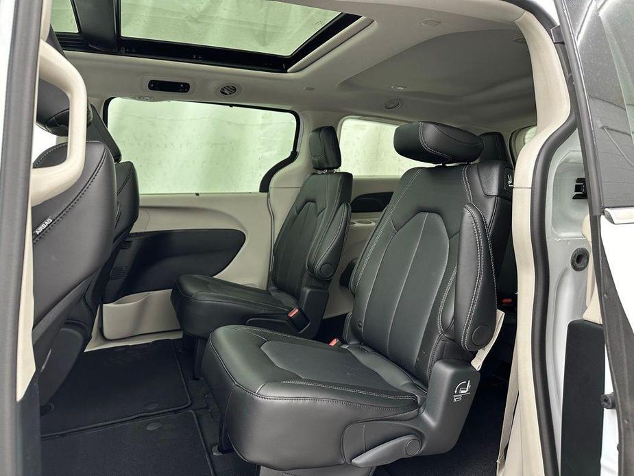 new 2024 Chrysler Pacifica car, priced at $40,250