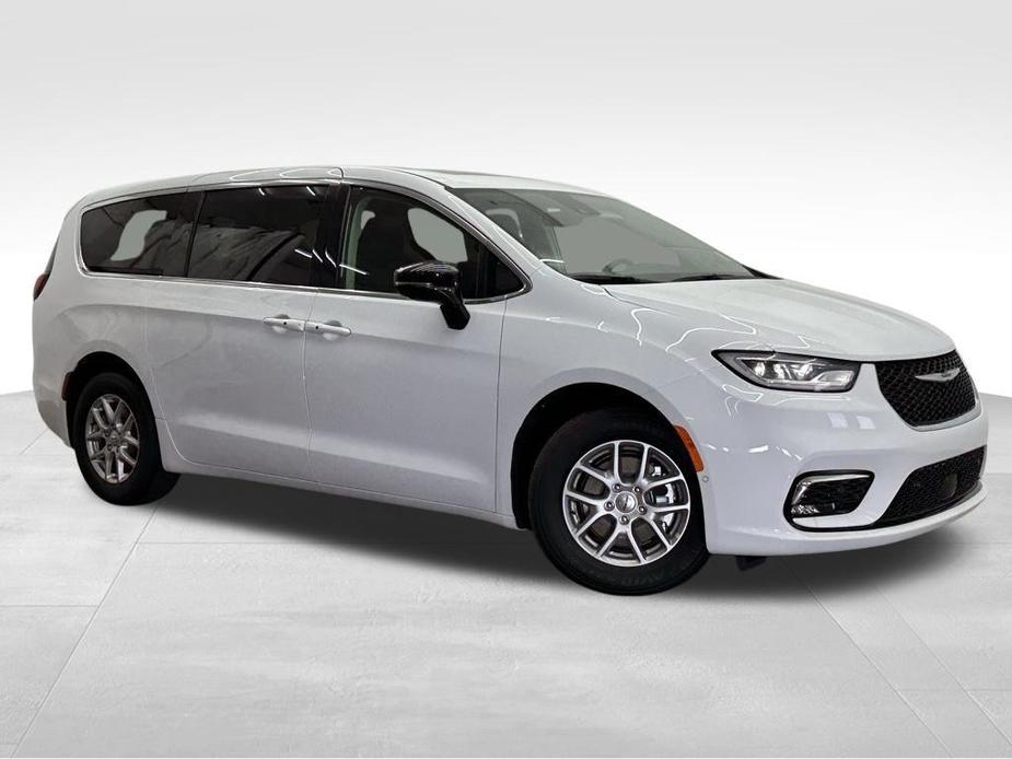 new 2024 Chrysler Pacifica car, priced at $40,250