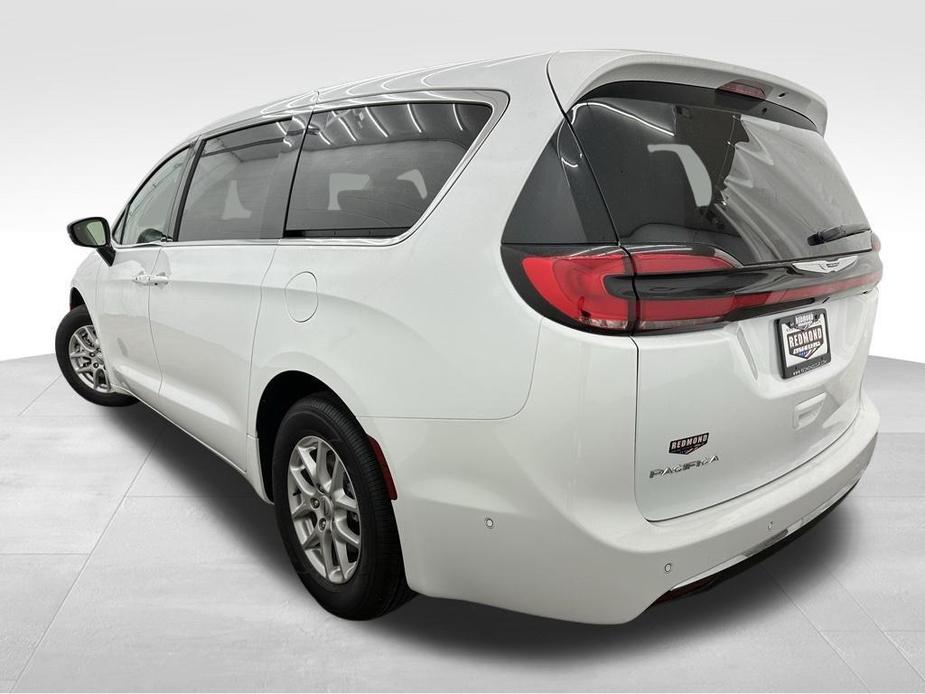 new 2024 Chrysler Pacifica car, priced at $40,250