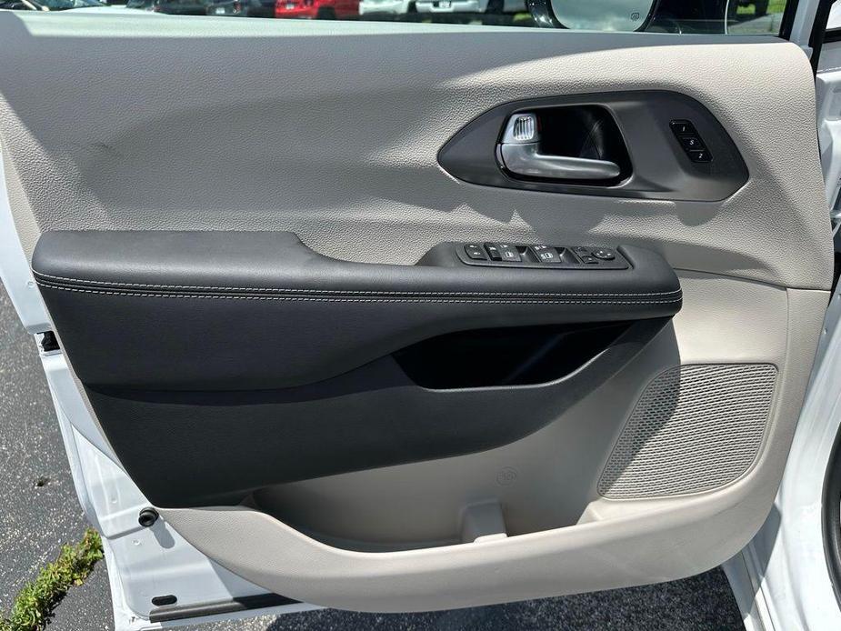 new 2024 Chrysler Pacifica car, priced at $40,500