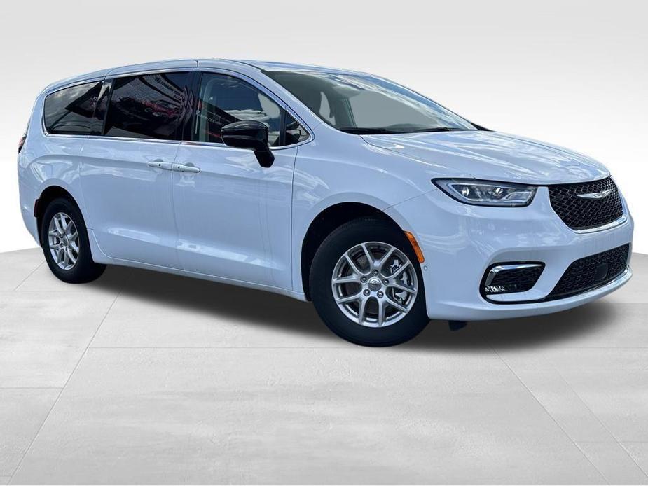 new 2024 Chrysler Pacifica car, priced at $40,500