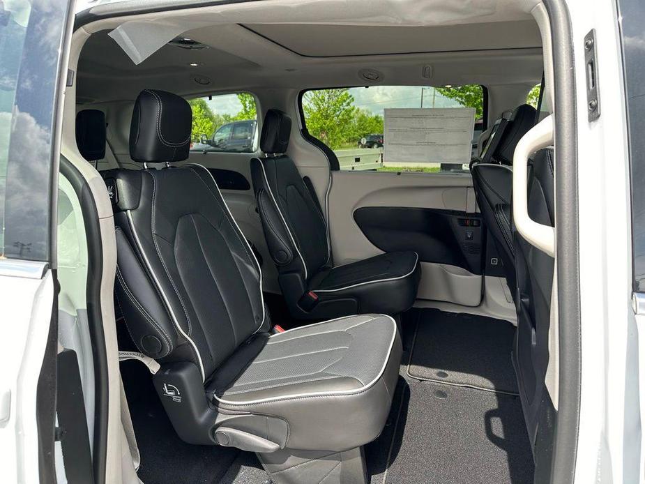 new 2024 Chrysler Pacifica car, priced at $47,250