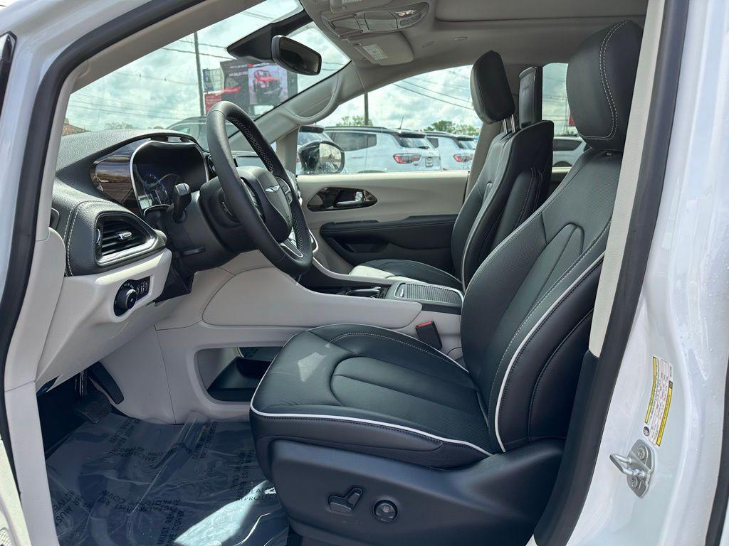 new 2024 Chrysler Pacifica car, priced at $45,750