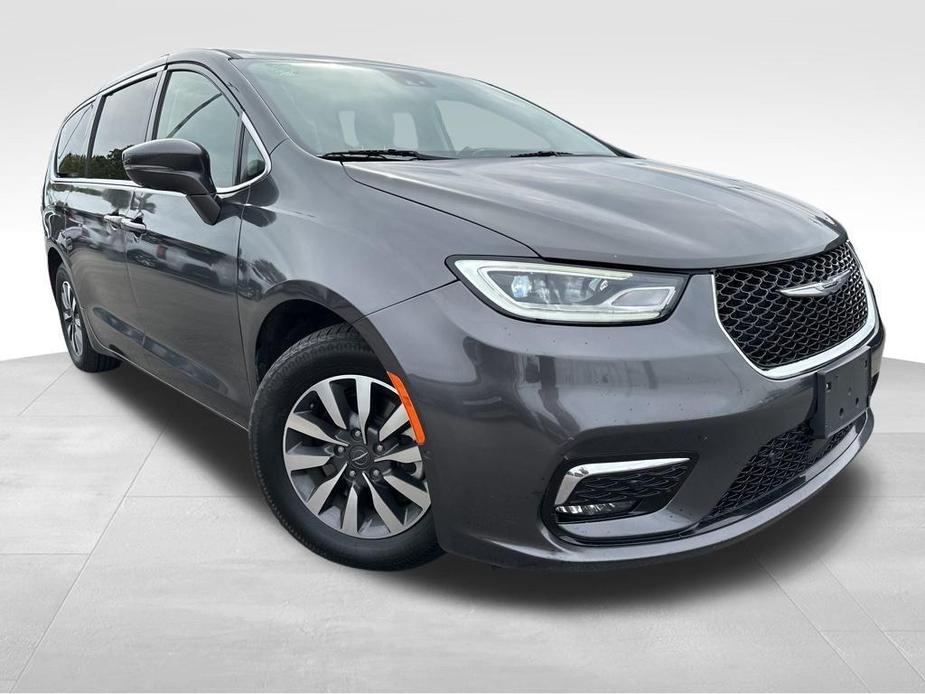 used 2022 Chrysler Pacifica Hybrid car, priced at $22,500