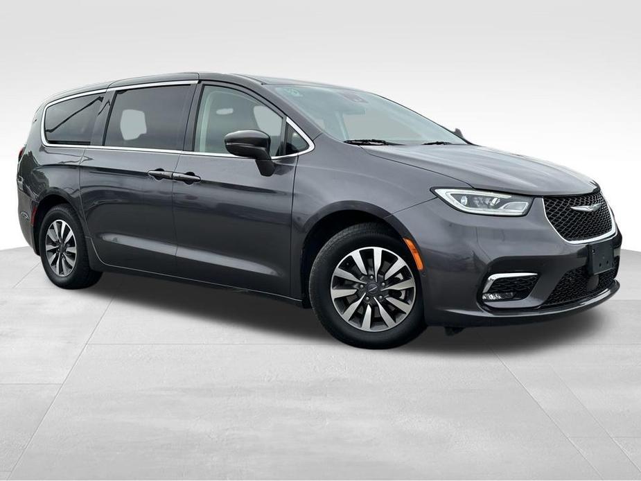 used 2022 Chrysler Pacifica Hybrid car, priced at $22,500