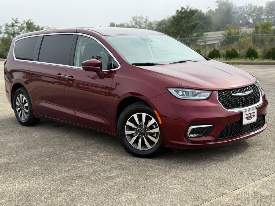 used 2022 Chrysler Pacifica Hybrid car, priced at $22,300