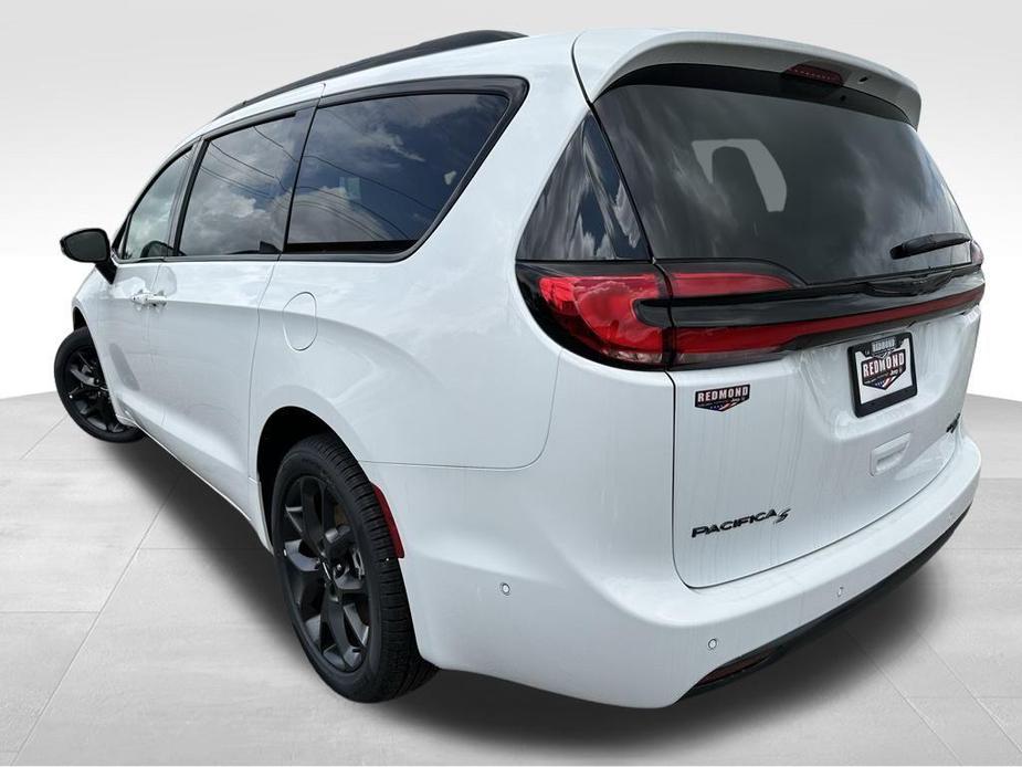 new 2024 Chrysler Pacifica car, priced at $52,400