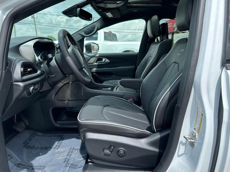 new 2024 Chrysler Pacifica car, priced at $49,900