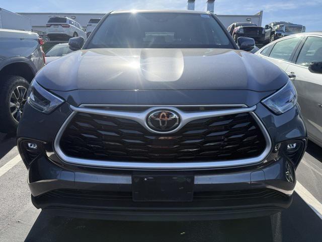 used 2021 Toyota Highlander car, priced at $26,998