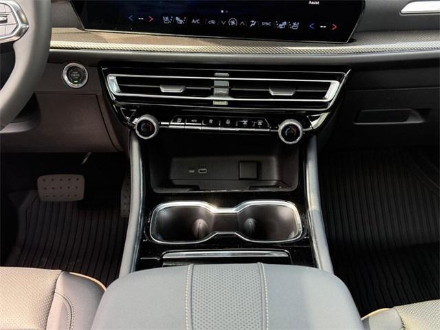 new 2025 Chevrolet Traverse car, priced at $56,320