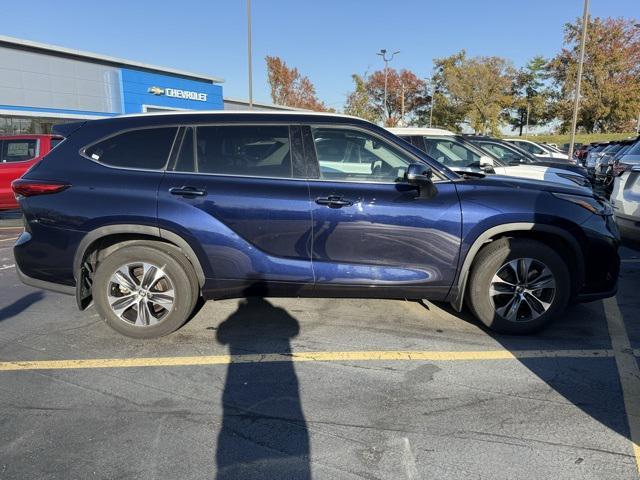 used 2022 Toyota Highlander car, priced at $37,998