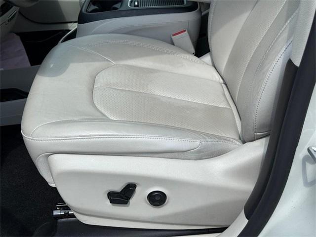 used 2020 Chrysler Pacifica car, priced at $23,498