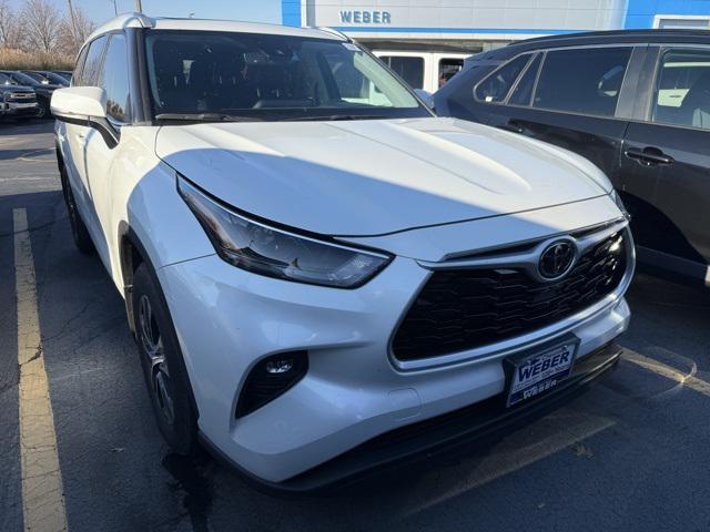 used 2022 Toyota Highlander car, priced at $37,398