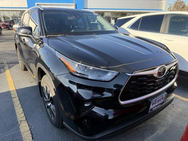 used 2022 Toyota Highlander car, priced at $37,598